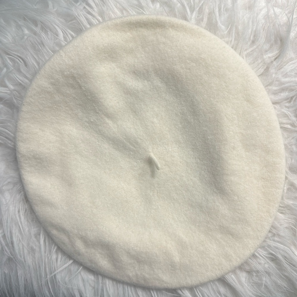 Aritzia Wilfred white beret